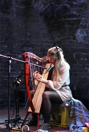 Maia Lyon Daw harp
